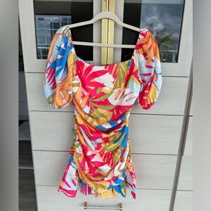 Flying Tomato Ruched Puffed Sleeve Tropical Mini Dress
Size S